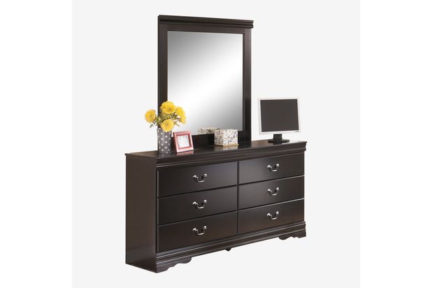 Picture of Huey Vineyard Dresser and Mirror Set
