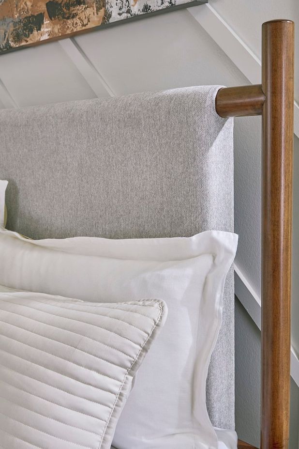 Picture of Lyncott King Bed