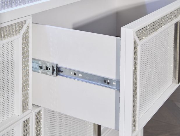 Picture of Chalanna Queen Storage Bedroom Set