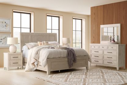 Picture of Carlson Queen Storage Bedroom Set