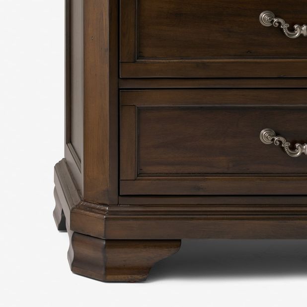Picture of Lyndhurst Chest