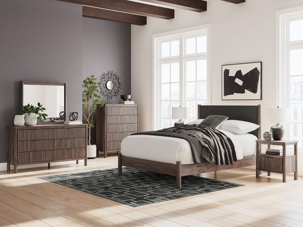 Picture of Cadmori King Platform Bedroom Set