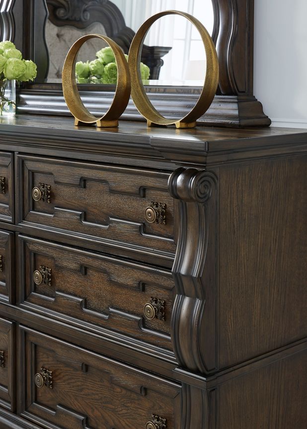 Picture of Maylee King Canopy Bedroom Set