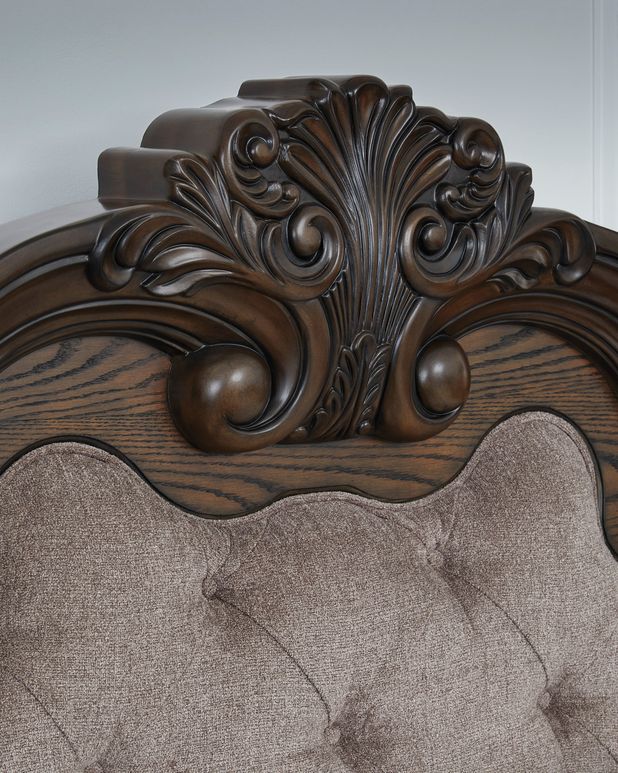 Picture of Maylee Queen Canopy Bedroom Set