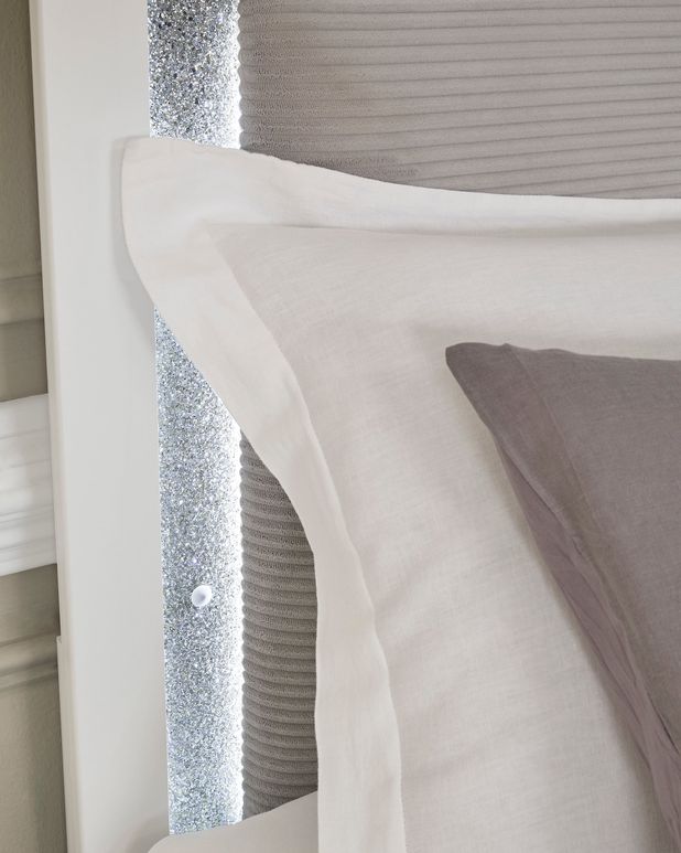 Picture of Raechalla King Bedroom Set
