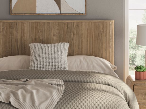 Picture of Dovander Queen Bedroom Set